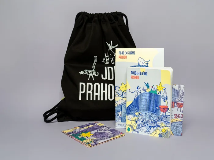 Batoh Jdu Prahou, krabička, kniha a mapa